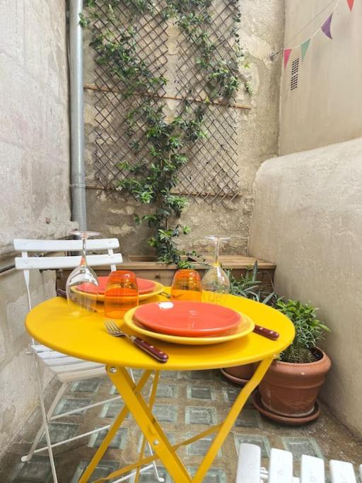 "La Maison Jaune" Arles Centre Terrasse Exterior photo